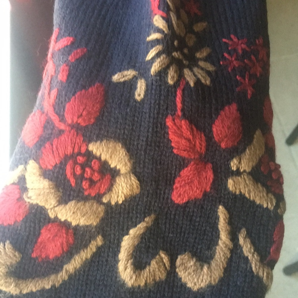 Knit Navy Sweater with sleeve design - Picture 6 of 8